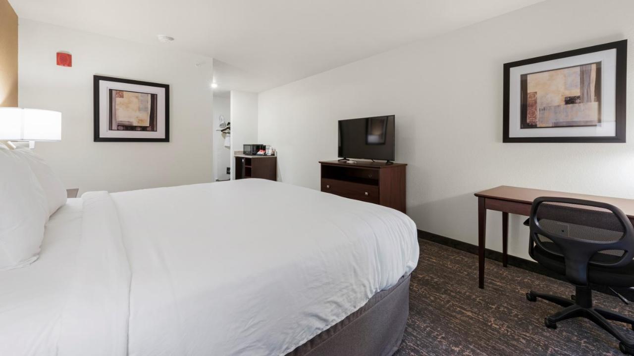 Cobblestone Hotel & Suites - Two Rivers Exterior photo